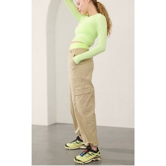 Athleta Cascade Cargo Pants Beige Tan Nylon Joggers Utility Hiking Size S - Picture 5 of 12